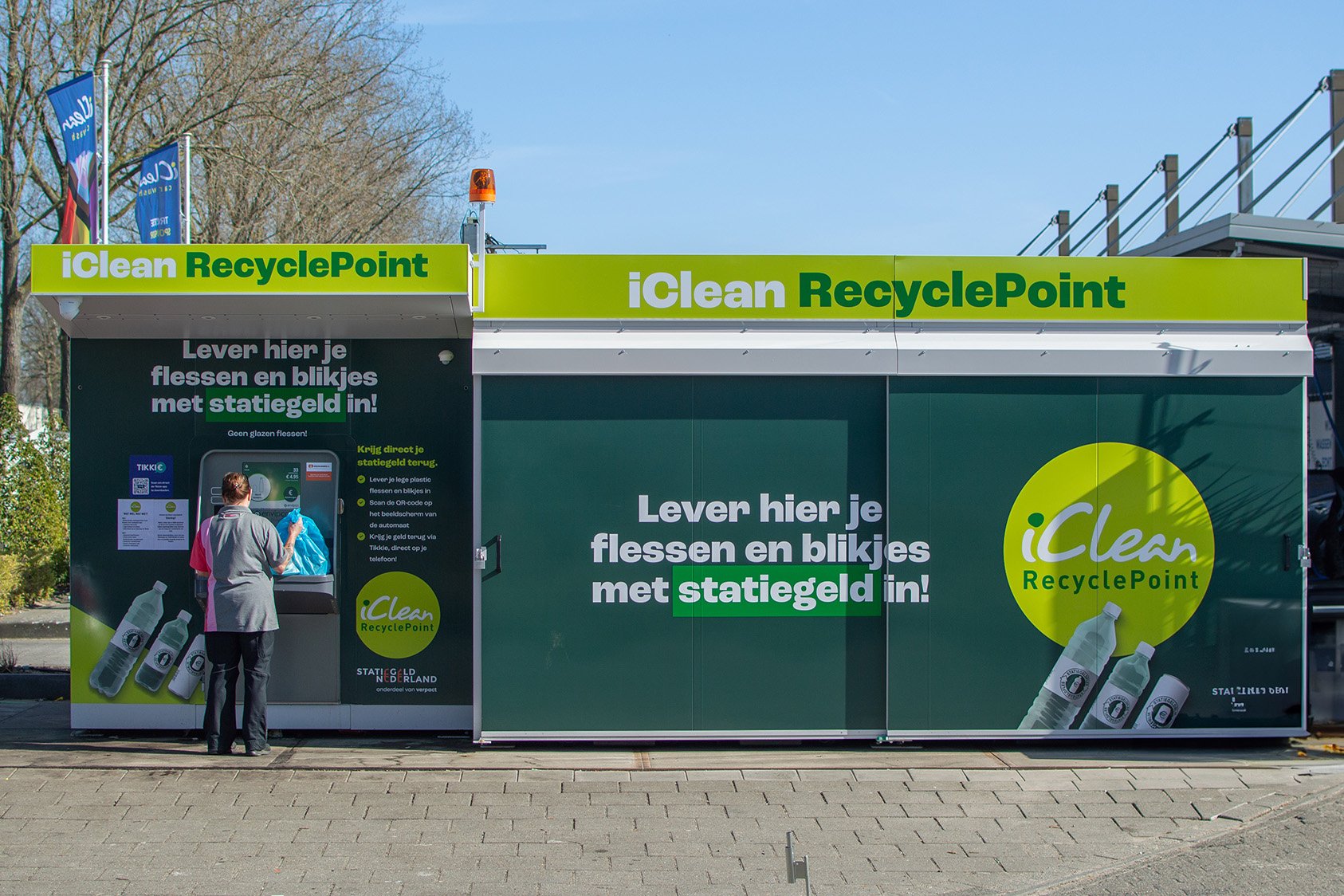 Quantum with Solar Panels 3MB